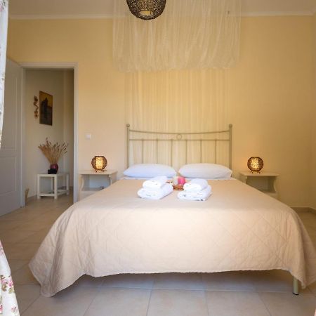 Avelia Pink Apartment Asprogerakata Bagian luar foto